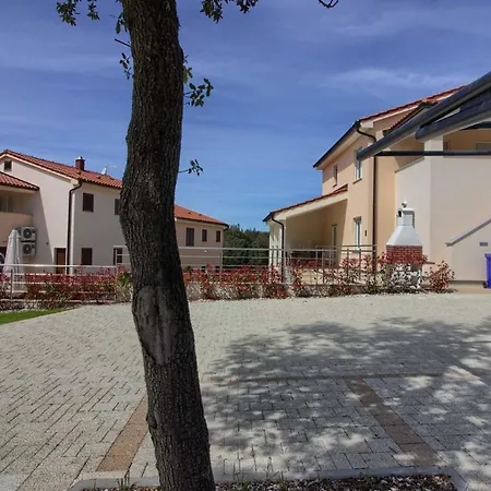 Mit Privatpool Fuer 10 Personen Ca 200 Qm In Banjole, Istrien Istrische Riviera Дом отдыха *