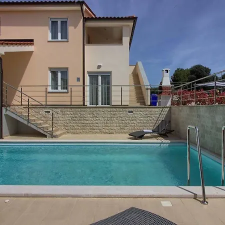 Mit Privatpool Fuer 10 Personen Ca 200 Qm In Banjole, Istrien Istrische Riviera * Банджоле