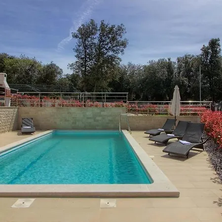 Дом отдыха Mit Privatpool Fuer 10 Personen Ca 200 Qm In Banjole, Istrien Istrische Riviera Банджоле